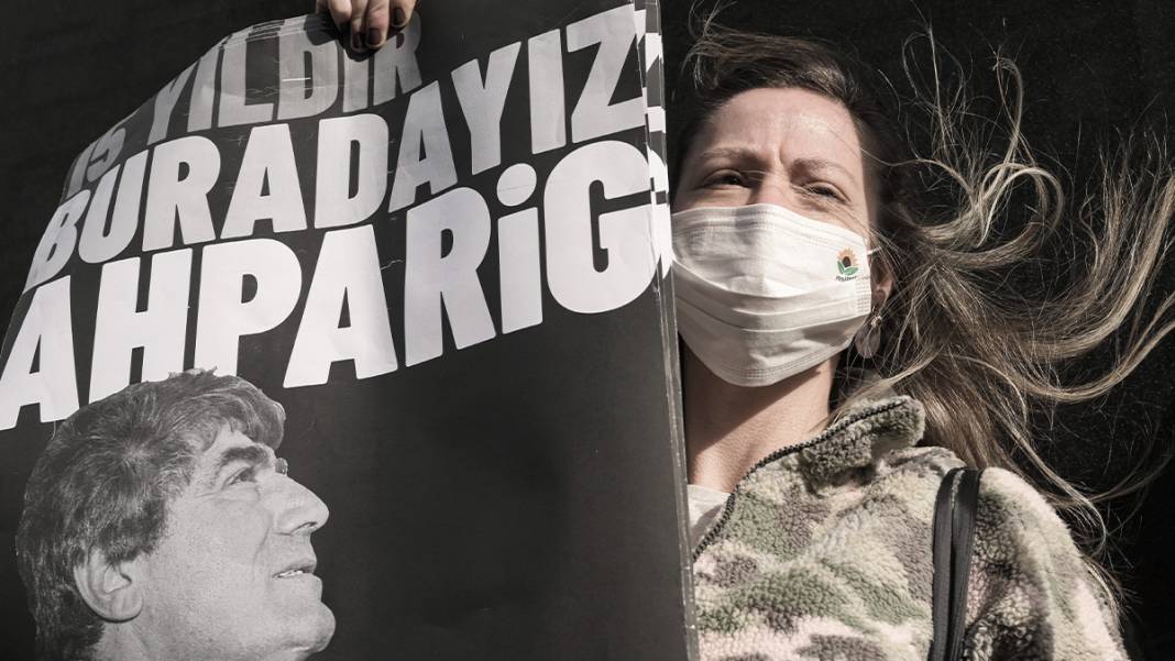 16 yıldır gelmeyen adalet: Sevenleri Hrant Dink'i vurulduğu yerde, vurulduğu saatte andı 12