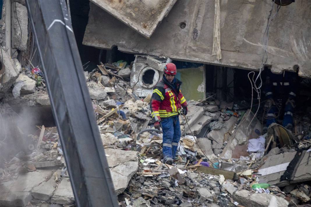 Rus füzeleri yine katletti! Ukrayna'da can kaybı artıyor 25