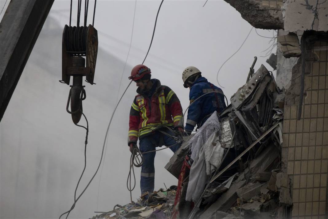 Rus füzeleri yine katletti! Ukrayna'da can kaybı artıyor 12