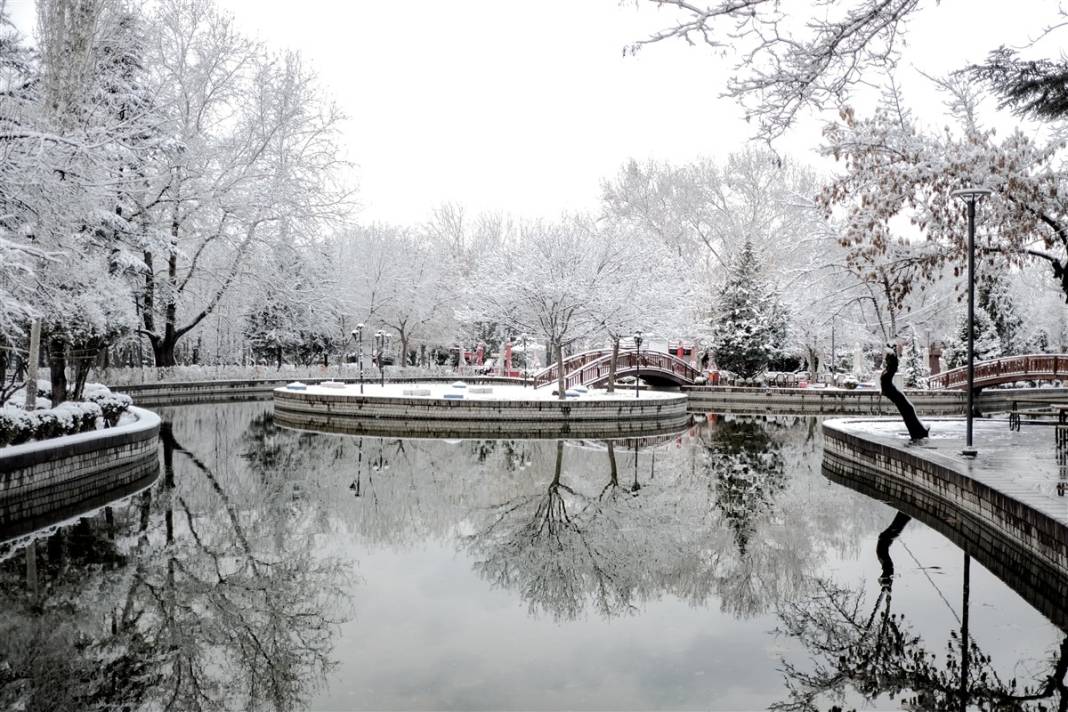Ankara güne bembeyaz uyandı! Kar yağışı gün boyu devam edecek 31