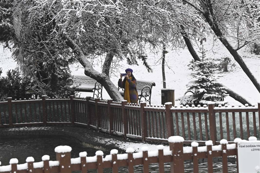 Ankara güne bembeyaz uyandı! Kar yağışı gün boyu devam edecek 13