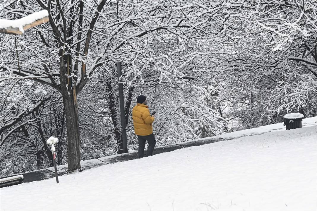 Ankara güne bembeyaz uyandı! Kar yağışı gün boyu devam edecek 7