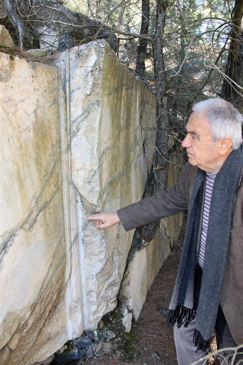 Kral, kraliçe, tapınak heykellerinde kullanılıyordu... Kimse yerinden oynatmaya cesaret edemiyor 11