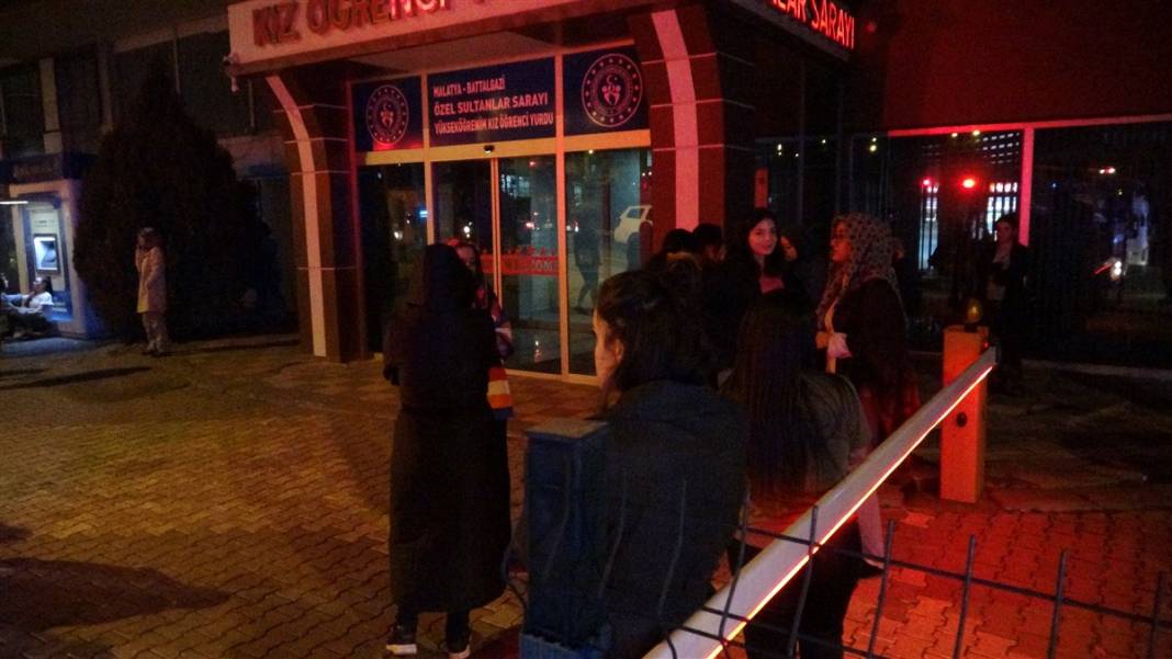 Patates kızartmak isteyen öğrenciler yurdu yakıyordu 7