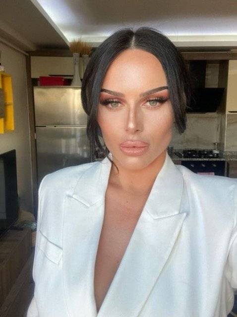 Canlı yayında resmen rezil oldu! Herkesin gözü önünde birden poposu düştü... Görenler gözlerine inanamadı 4