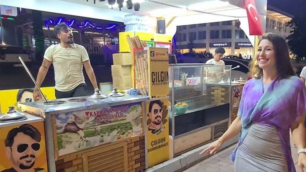 Çılgın Dondurmacı paylaştı, sosyal medya ayağa kalktı! Sarışın kadının dansı sosyal medyayı salladı: Kolundan tuttuğu gibi... 5