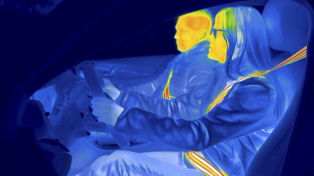 Bildiğiniz akıllı telefonları unutun! Samsung imkansızı başardı... 5