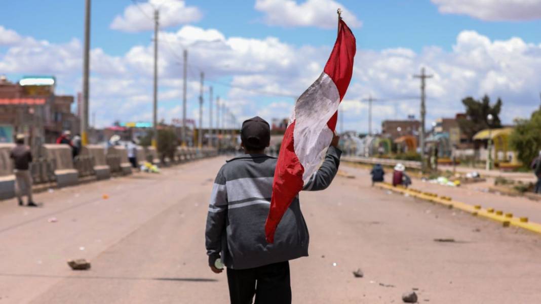 Halk eski başkanını istiyor: Peru’da Castillo ateşi 1
