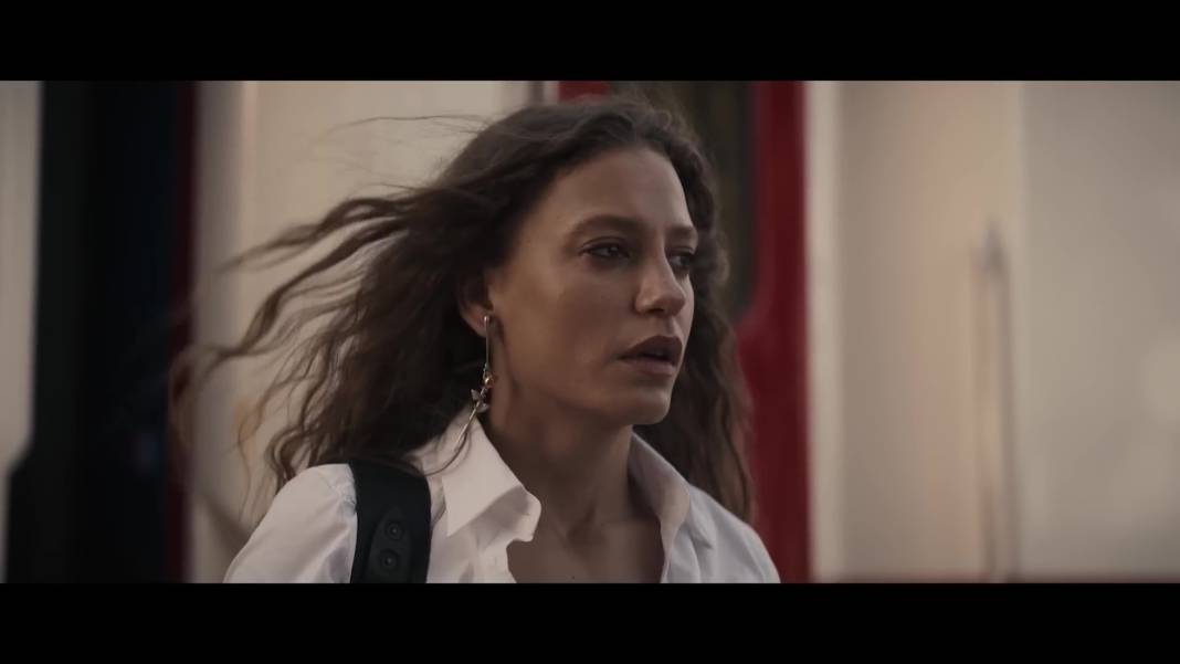 Serenay Sarıkaya ve Burak Deniz'in cesur 'Şahmaran' sahneleri sosyal medyaya damga vurdu! 12