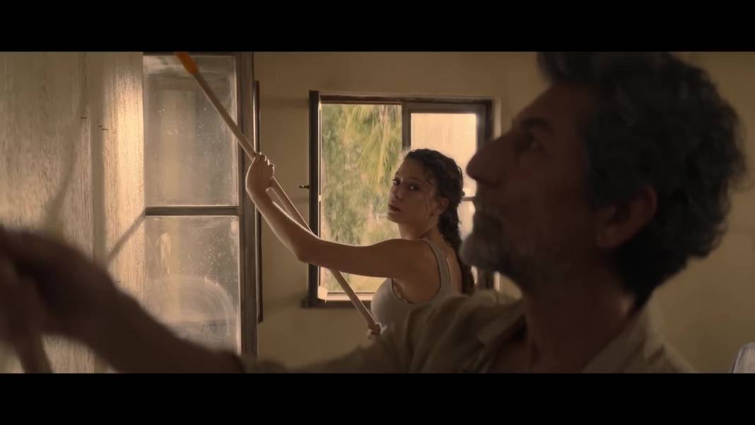 Serenay Sarıkaya ve Burak Deniz'in cesur 'Şahmaran' sahneleri sosyal medyaya damga vurdu! 9