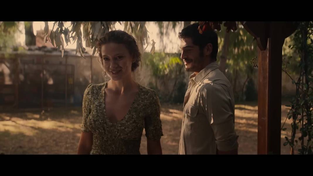 Serenay Sarıkaya ve Burak Deniz'in cesur 'Şahmaran' sahneleri sosyal medyaya damga vurdu! 17