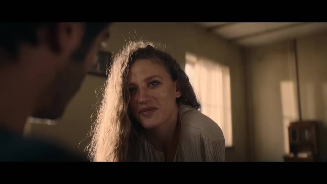 Serenay Sarıkaya ve Burak Deniz'in cesur 'Şahmaran' sahneleri sosyal medyaya damga vurdu! 19