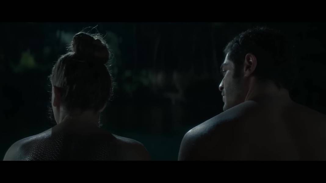 Serenay Sarıkaya ve Burak Deniz'in cesur 'Şahmaran' sahneleri sosyal medyaya damga vurdu! 22