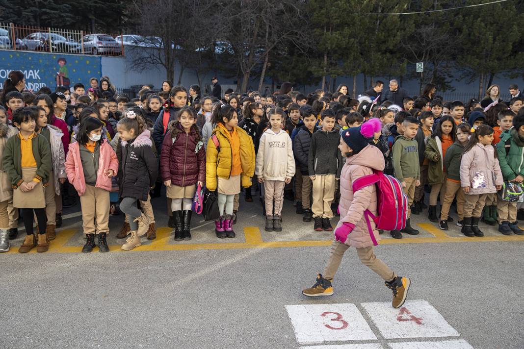 Afet sonrası ilk ders zili 71 ilde çaldı 11