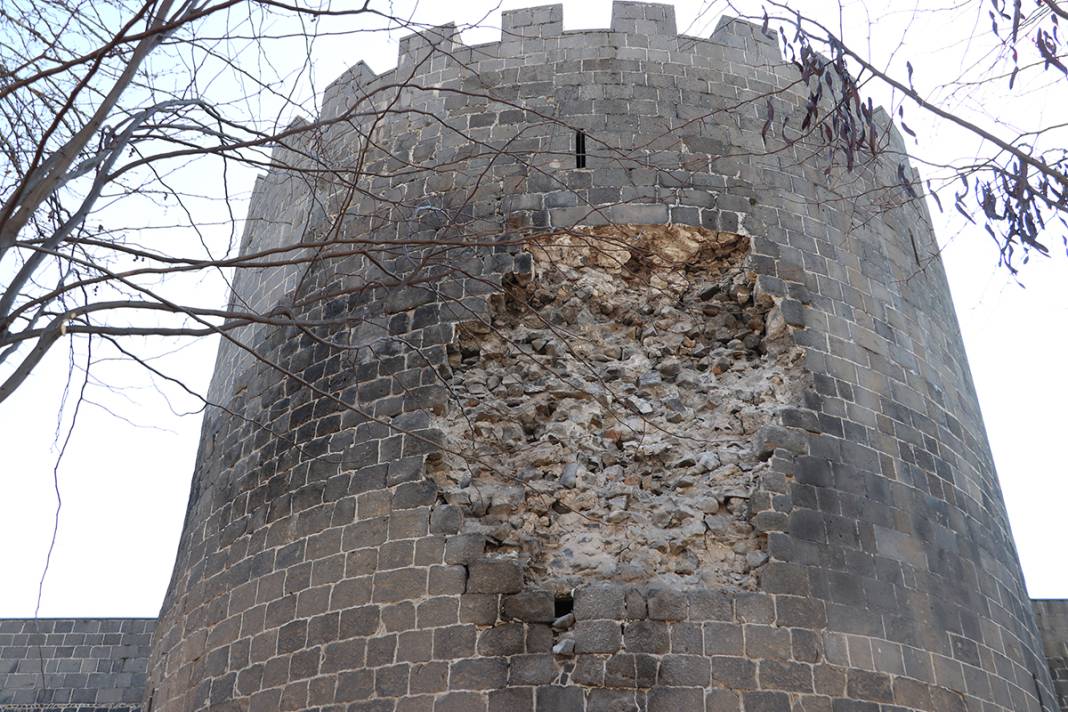 Diyarbakır'ın tarihi hasar aldı: 606 kültür varlığının 34'ü zarar gördü 3