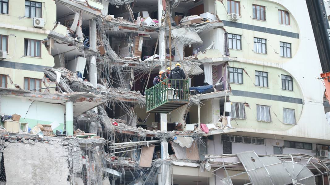 Yedi can hayata yeniden 'merhaba' dedi: Galeria'daki yıkım sosyal medyayı ayağa kaldırmıştı 1