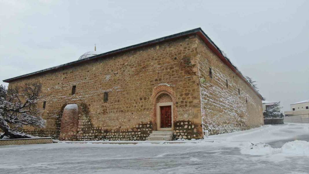 Binlerce deprem gördü ama tarihi mahallede tek bir taş bile kımıldamadı 11