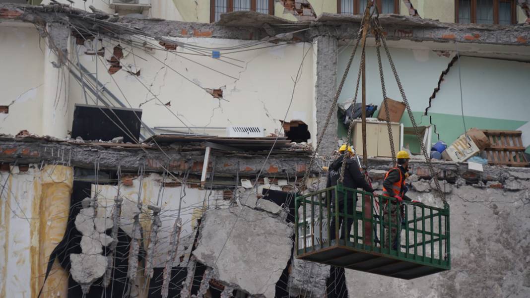 Yedi can hayata yeniden 'merhaba' dedi: Galeria'daki yıkım sosyal medyayı ayağa kaldırmıştı 8