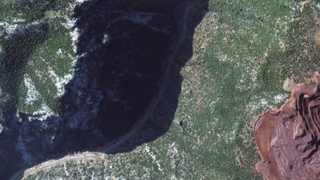 Büyük yıkımın uzaydan görüntüsü ortaya çıktı: Dağlar bile yerinden oynadı 11