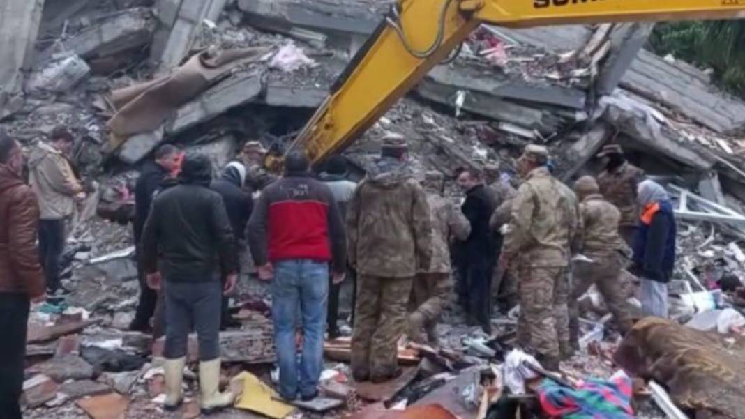 Depremin yıkıcı şiddeti gün ağarınca ortaya çıktı 11