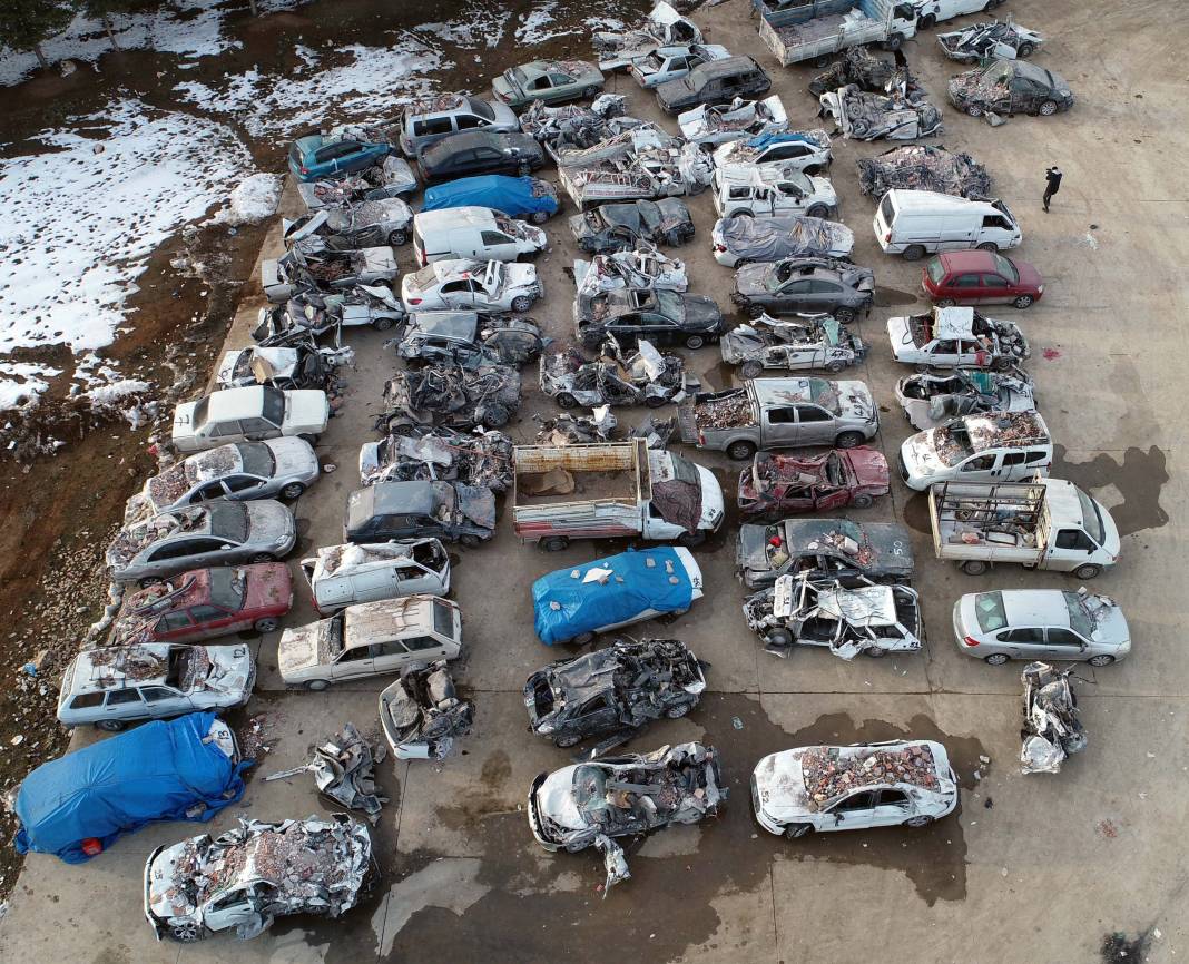 Deprem sonrası otoparklar araç mezarlığına döndü: Havadan drone ile görüntülendi 8