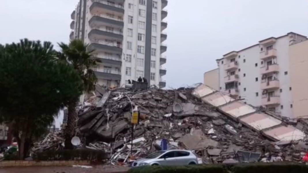 Depremin yıkıcı şiddeti gün ağarınca ortaya çıktı 14