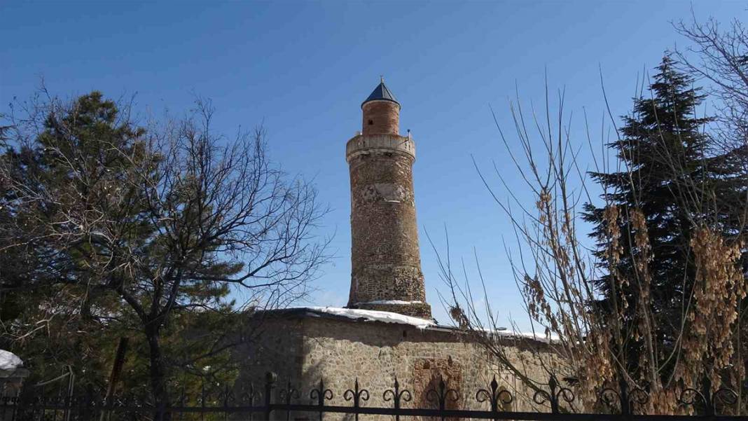 Binlerce deprem gördü ama tarihi mahallede tek bir taş bile kımıldamadı 2