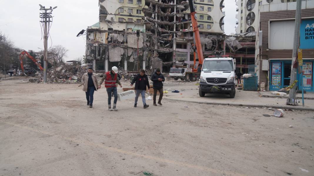 Yedi can hayata yeniden 'merhaba' dedi: Galeria'daki yıkım sosyal medyayı ayağa kaldırmıştı 2