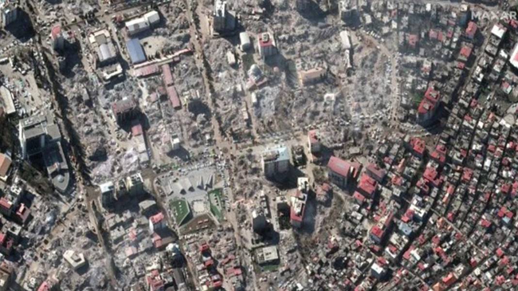 Büyük yıkımın uzaydan görüntüsü ortaya çıktı: Dağlar bile yerinden oynadı 3