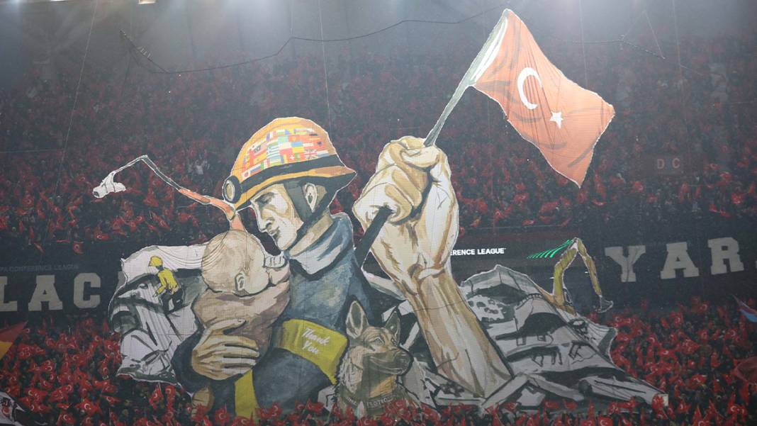 Tüm dünya bu koreografiyi konuşuyor: Proteo ve kurtarıcılar, Türkiye'deki Trabzonspor maçında onurlandırıldı 2