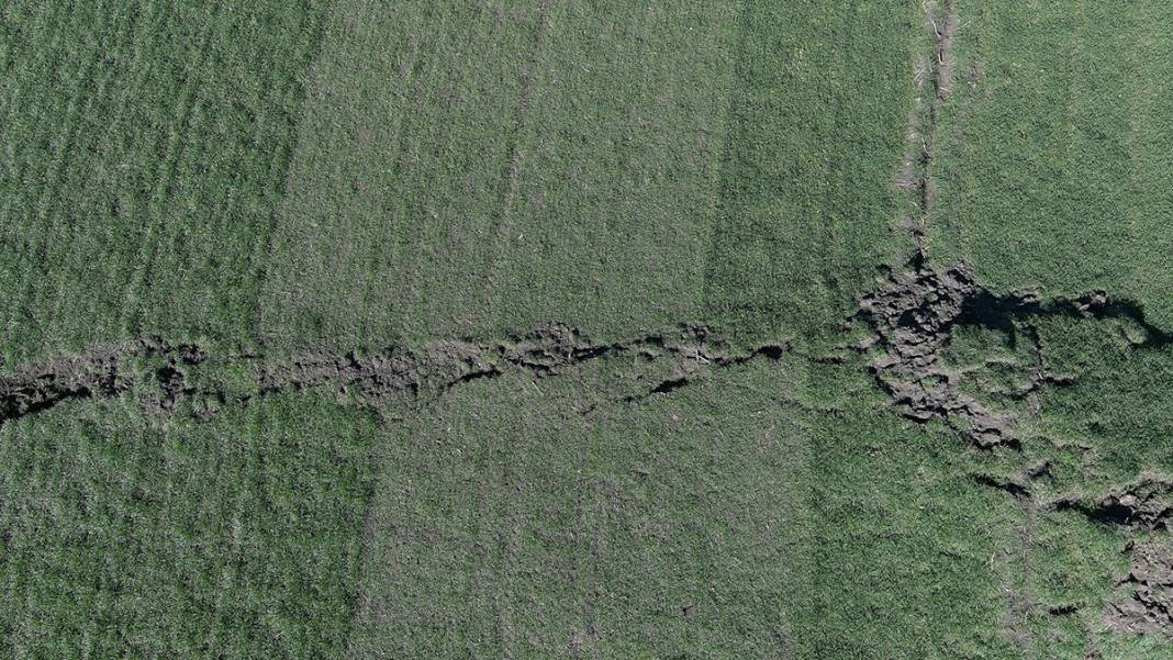 Tarlalar yarıldı, tümsekler oluştu, fareler istila etti... Kuşbakışı facia 9