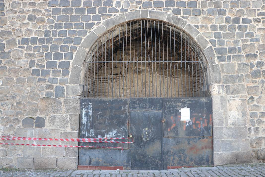 Diyarbakır'ın tarihi hasar aldı: 606 kültür varlığının 34'ü zarar gördü 1