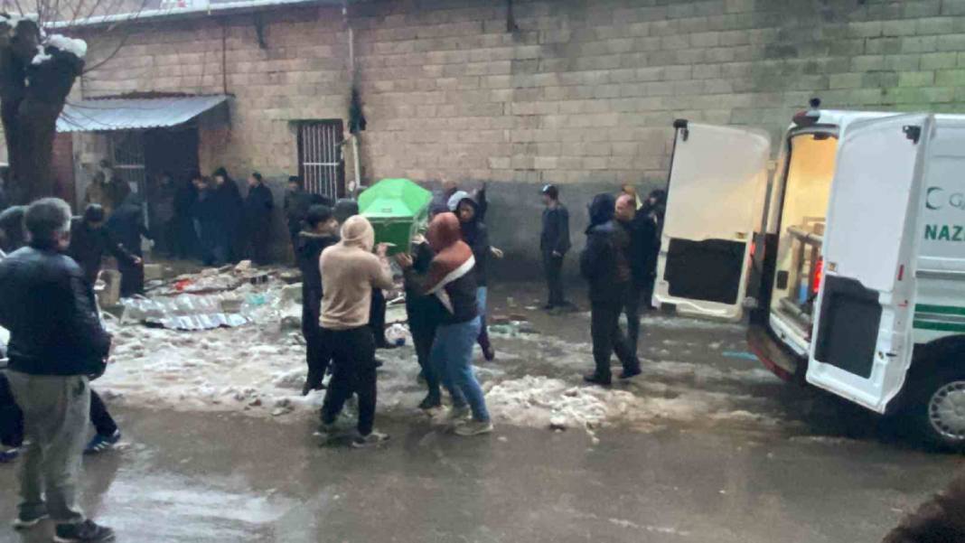 Depremin yıkıcı şiddeti gün ağarınca ortaya çıktı 3