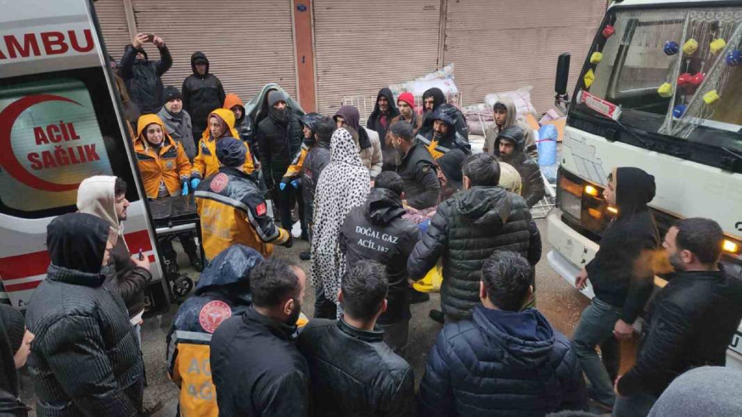 Depremin yıkıcı şiddeti gün ağarınca ortaya çıktı 6