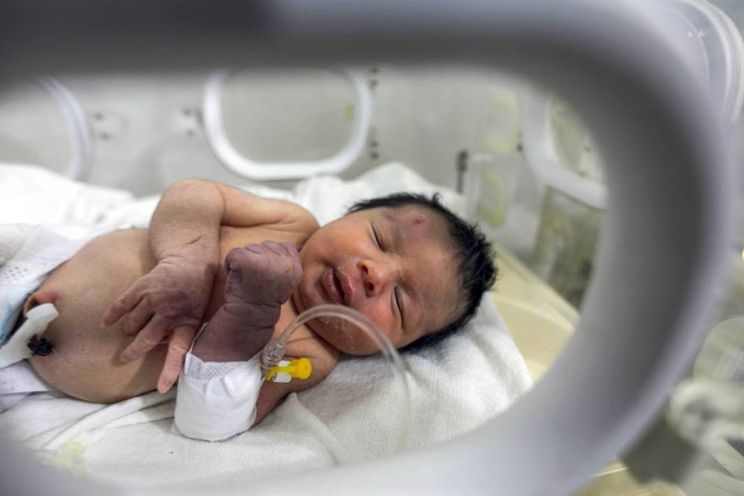 Deprem onu yetim ve öksüz bıraktı: Eye bebek için binlerce kişi sıraya girdi 6