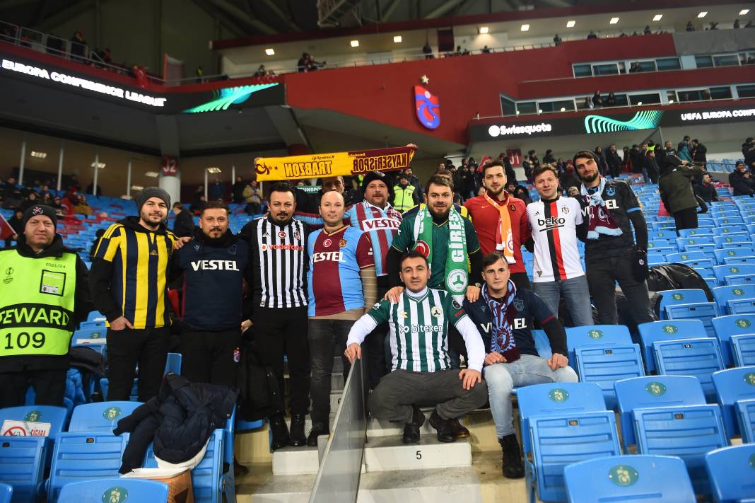 Basel maçı öncesi Trabzon'da duygulandıran koreografi: Yaralarımızı birlikte saracağız 5