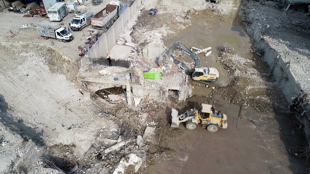 250 dairede yüzlerce kişi hayatını kaybetmişti: Rönesans mezarlığı... 6