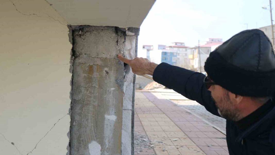 Deprem sonrası derin çatlaklar oluşan binayla ilgili korkutan iddia: 'Az hasarlı' raporu verildi 10