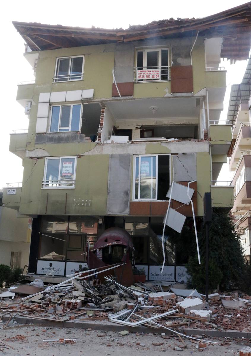 Hayalet şehre dönen Hatay'da yürekleri sızlatan görüntüler: Satılık enkazlar... 9