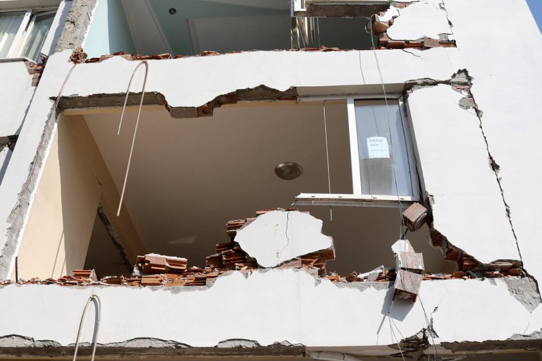 Hayalet şehre dönen Hatay'da yürekleri sızlatan görüntüler: Satılık enkazlar... 10