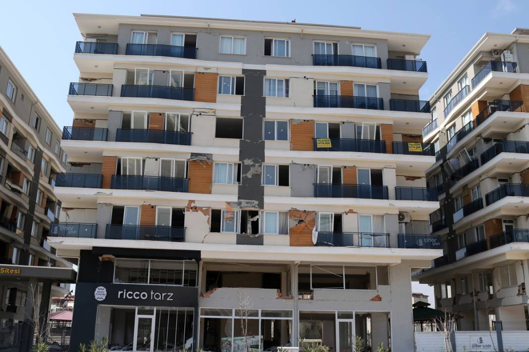 Hayalet şehre dönen Hatay'da yürekleri sızlatan görüntüler: Satılık enkazlar... 4