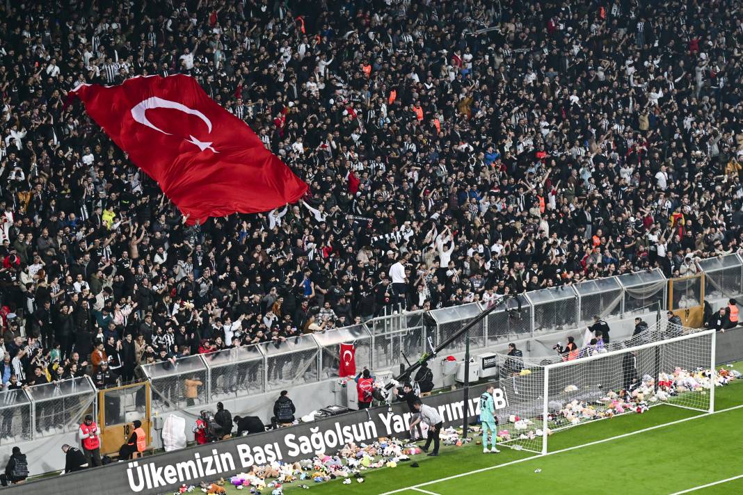 İnönü'de duygusal anlar: Beşiktaş taraftarı depremzede çocukları unutmadı 3