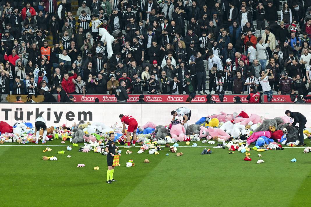 İnönü'de duygusal anlar: Beşiktaş taraftarı depremzede çocukları unutmadı 6