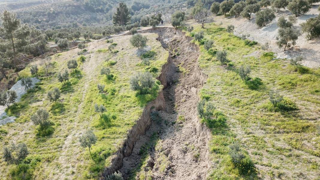 Hatay'da dehşete düşüren görüntü: 'Sanki atom bombası düşmüş…' 2