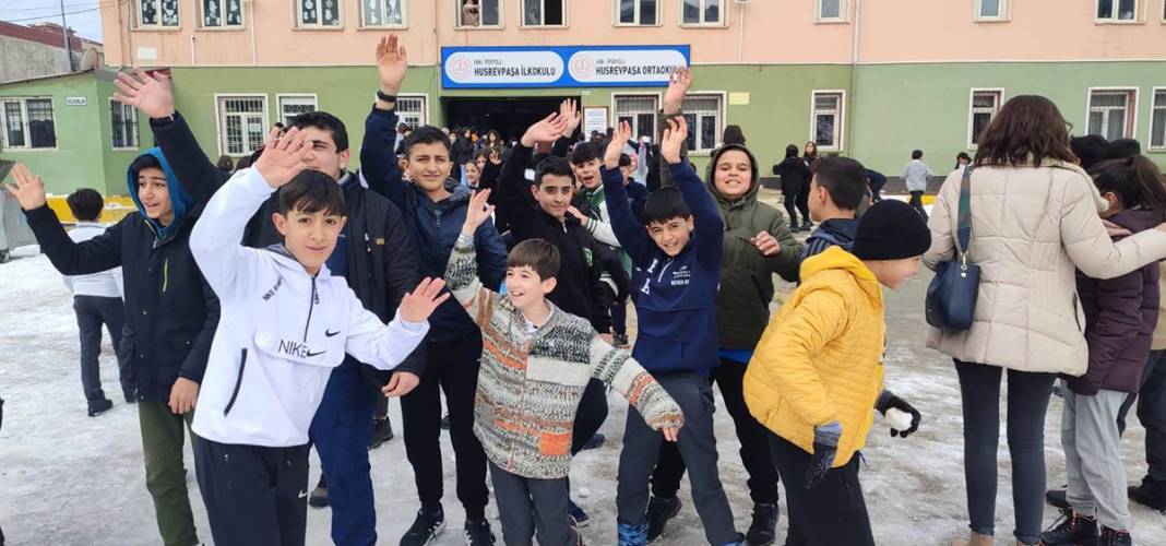 Afet sonrası ilk ders zili 71 ilde çaldı 7