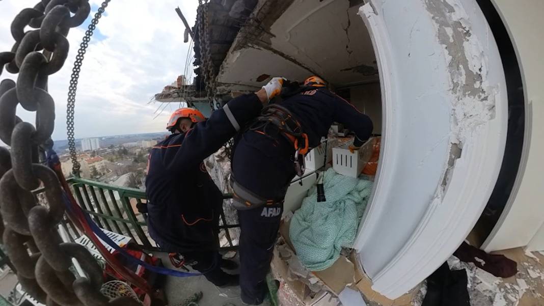 Yedi can hayata yeniden 'merhaba' dedi: Galeria'daki yıkım sosyal medyayı ayağa kaldırmıştı 9