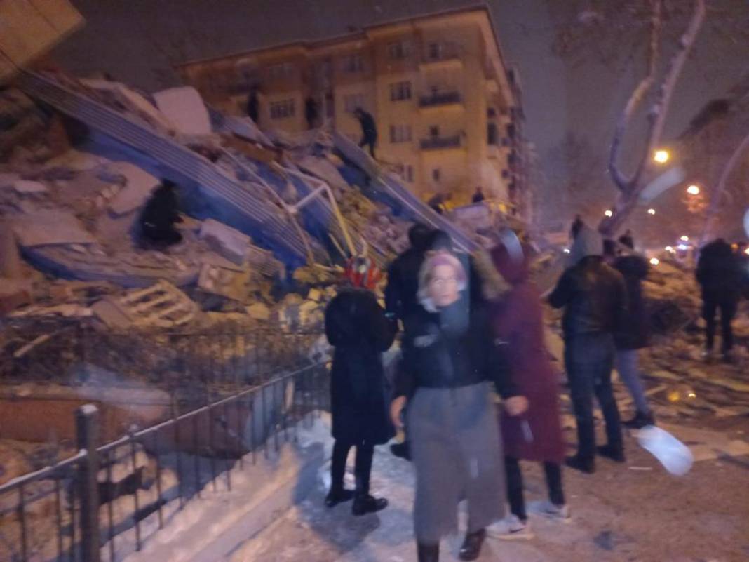 Türkiye'nin yarısı sallandı! Depremin ardından büyük yıkım 32