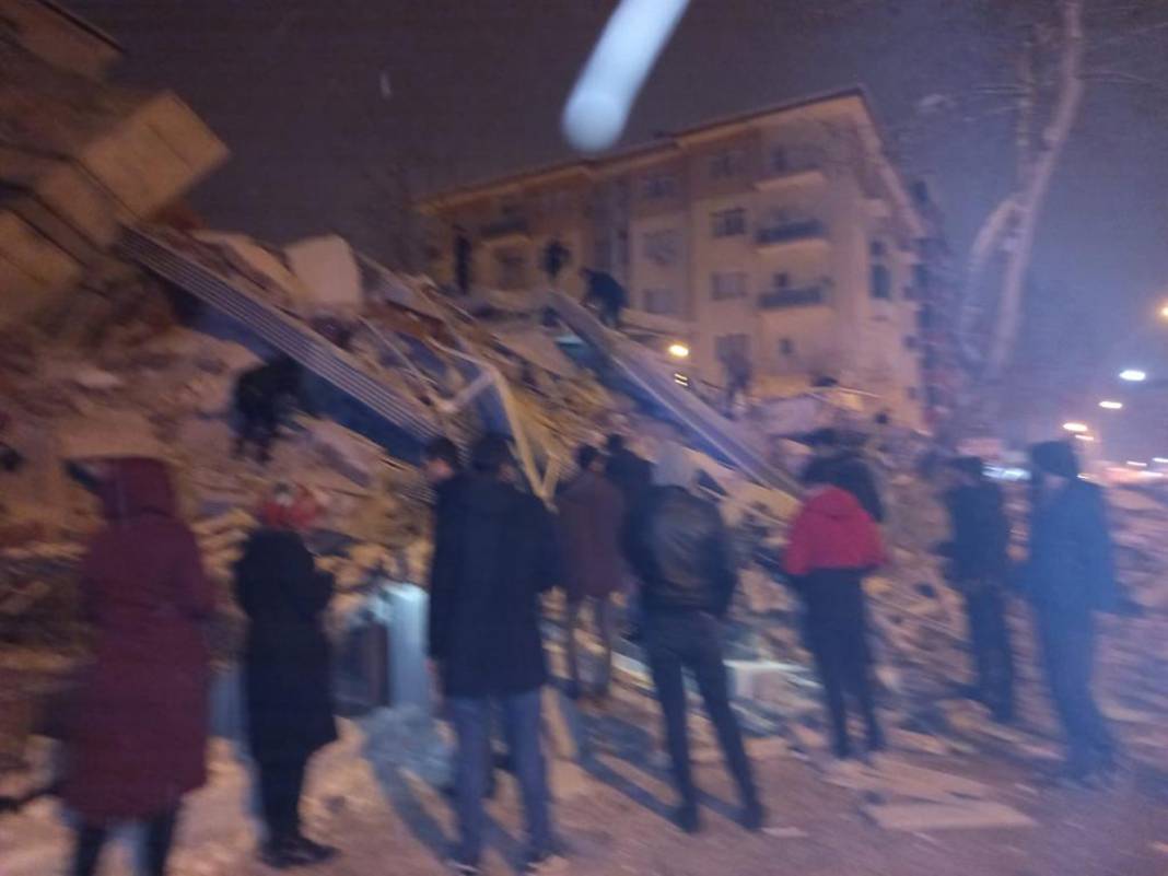 Türkiye'nin yarısı sallandı! Depremin ardından büyük yıkım 30