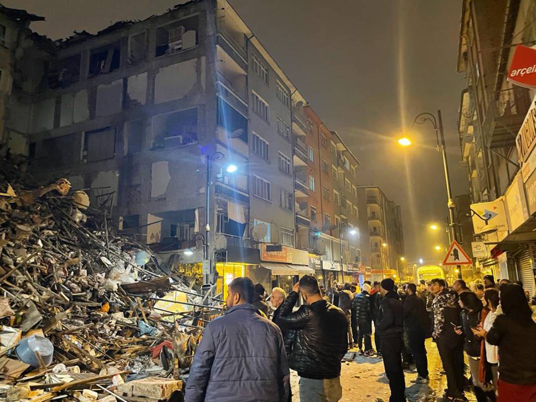 Türkiye'nin yarısı sallandı! Depremin ardından büyük yıkım 25