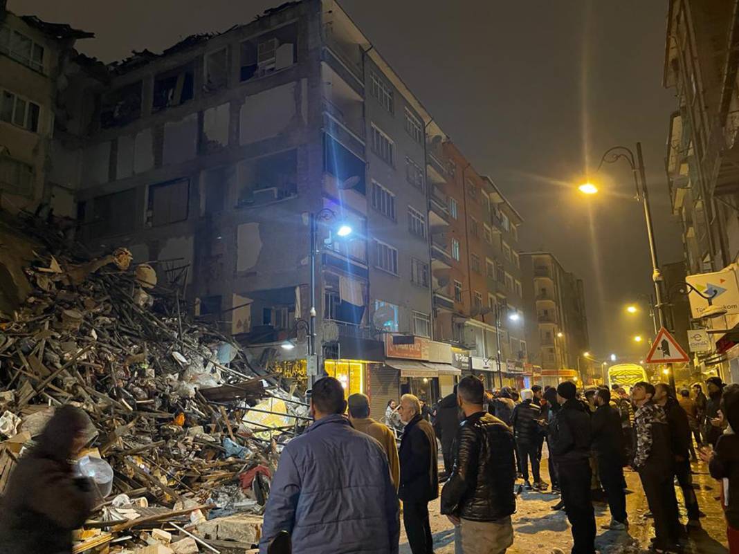 Türkiye'nin yarısı sallandı! Depremin ardından büyük yıkım 24